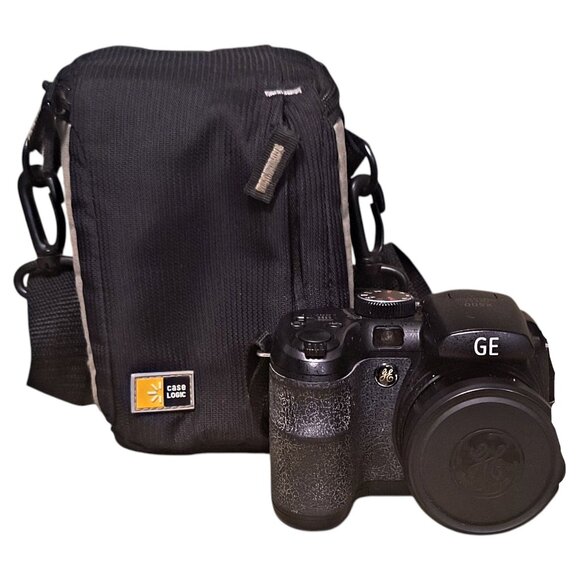 GE Digital Camera & Case - Picture 1 of 9